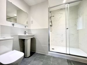 En-suite- click for photo gallery